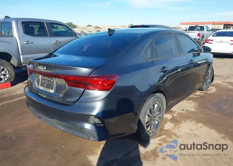 2022 Kia Forte Lxs z USA, uszkodzony, nr VIN 3KPF24AD5NE440937